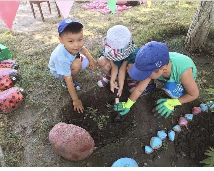 Еңбекке баулу ,үлкендердің еңбегімен таныстыру