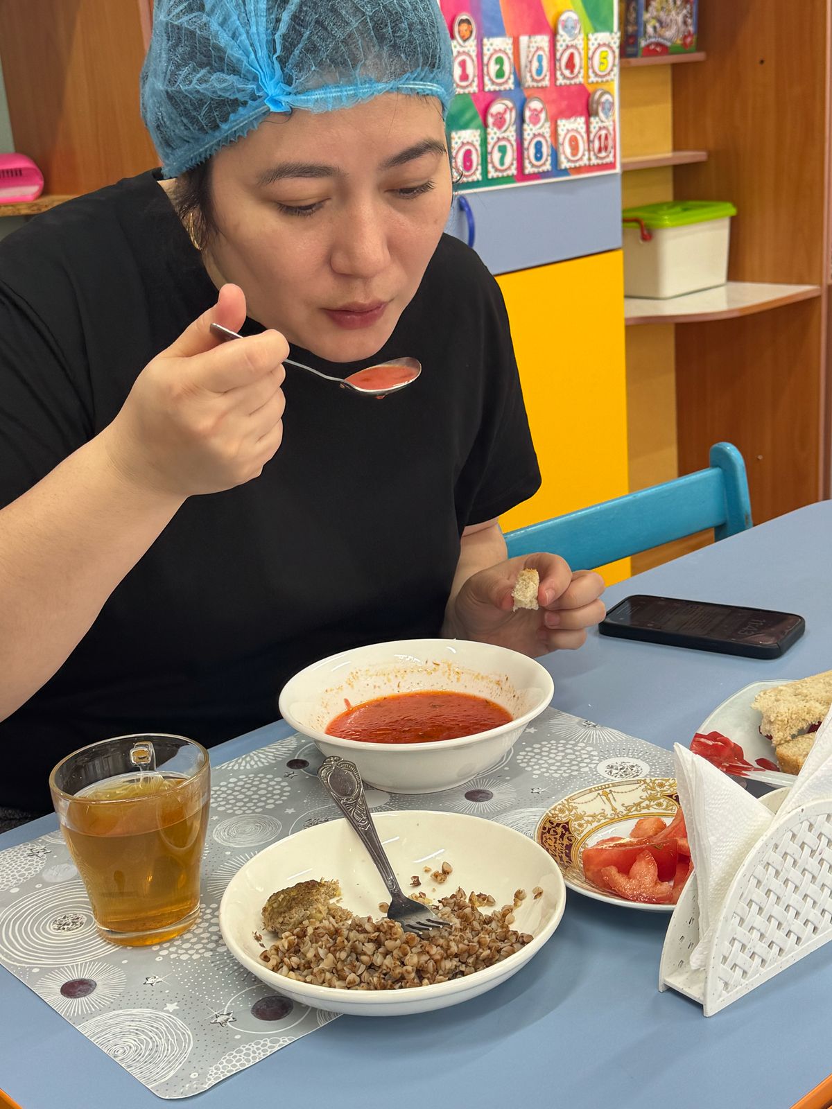 Ата-ана Думшебаев Фариза, 14.03.2025 жылғы  түскі асты органолептикалық бағалауы, түскі ас:  Қызылша көжесі е\с қаймақпен, ет котлеті,қарақұмық пісірілген, Кепкен жеміс+с дәрумені,қара нан,қызанақ салаты