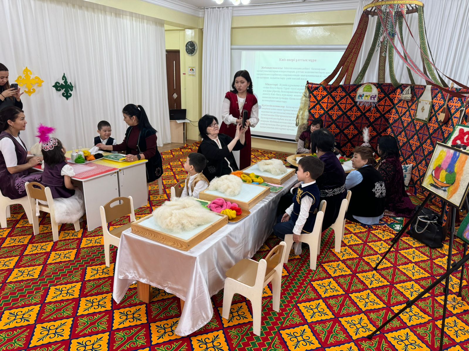 "Киіз өнері ұлттық мұра"жобасы аясында ата-аналармен өткізілген  шеебрлік сыныбы