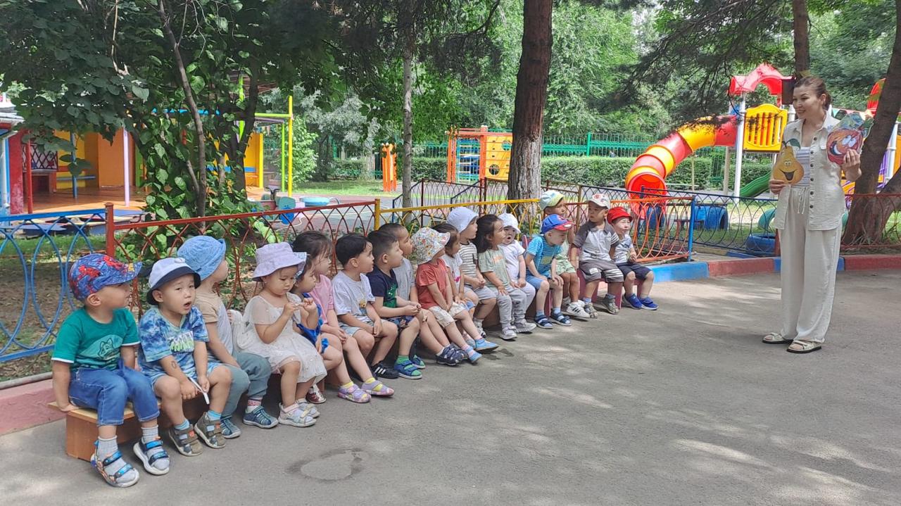 Отаңғы "Ботақан" тобы  Тақырыбы: "Жас із кесушілер" дәстүрден тыс сурет салу іс әрекеті