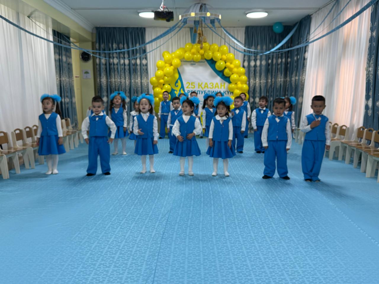 Ересектер "Балауса" тобының  "Республика күніне " орай мерекелік ертеңгілігі