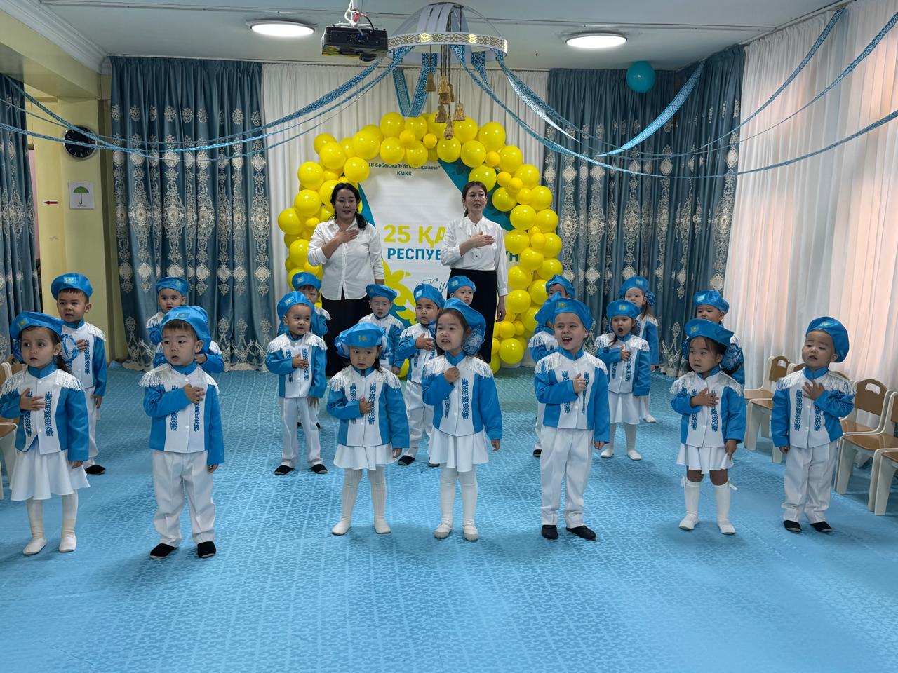 Ортаңғы "Ботақан" тобының "Республика күніне орай" мерекелік ертеңгілігі