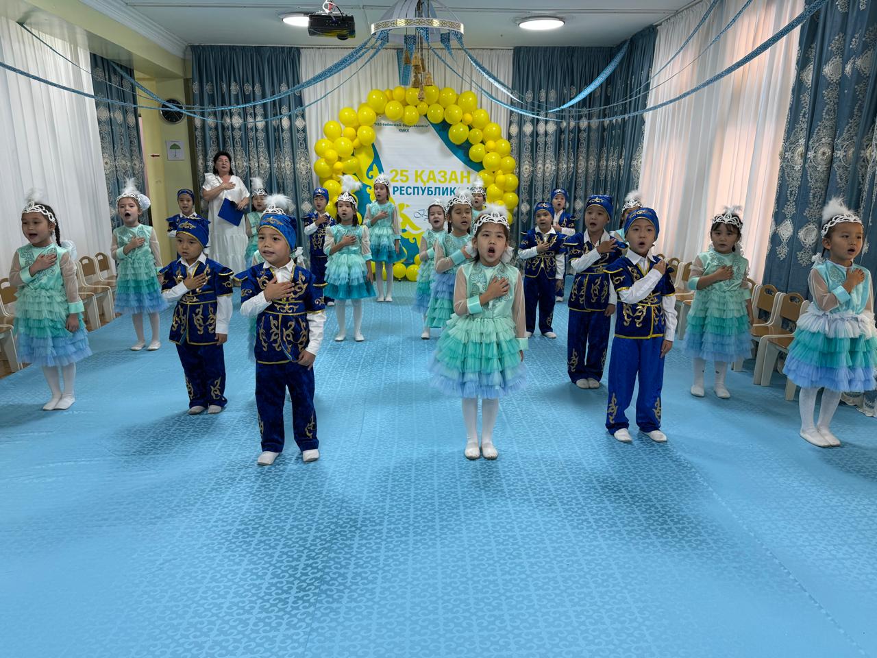 Мектепалды "Қаламқас" тобының "Республика күнініне" орай ұйымдастырылған мерекелік іс-шарасы