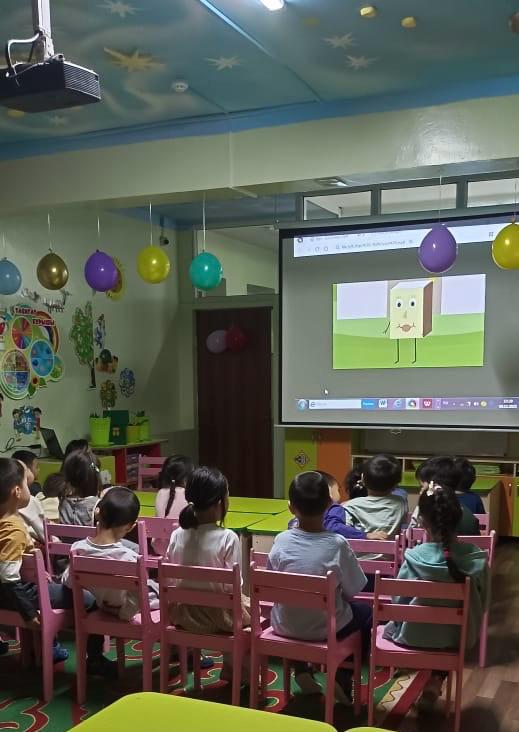 Өрт қауіпсіздігі туралы туралы мультфильмдер көрсетіп, әңгіме жүргізілді.